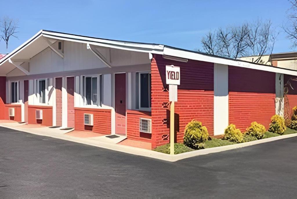 Travelodge By Wyndham Bay Shore Long Island Exterior photo