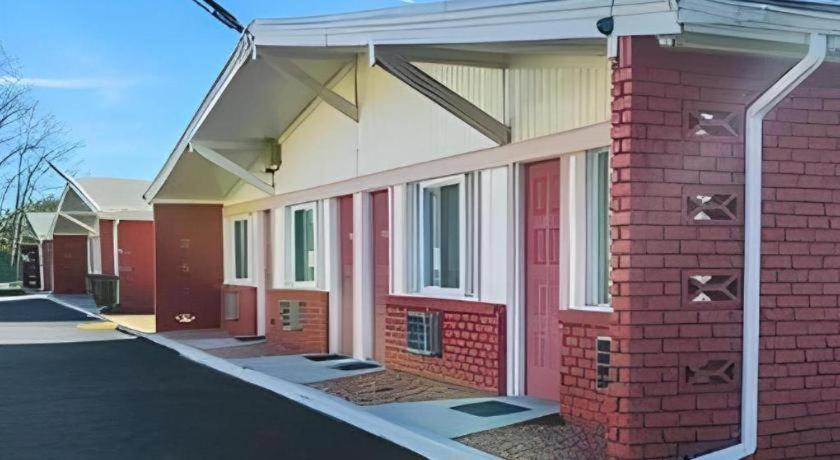 Travelodge By Wyndham Bay Shore Long Island Exterior photo